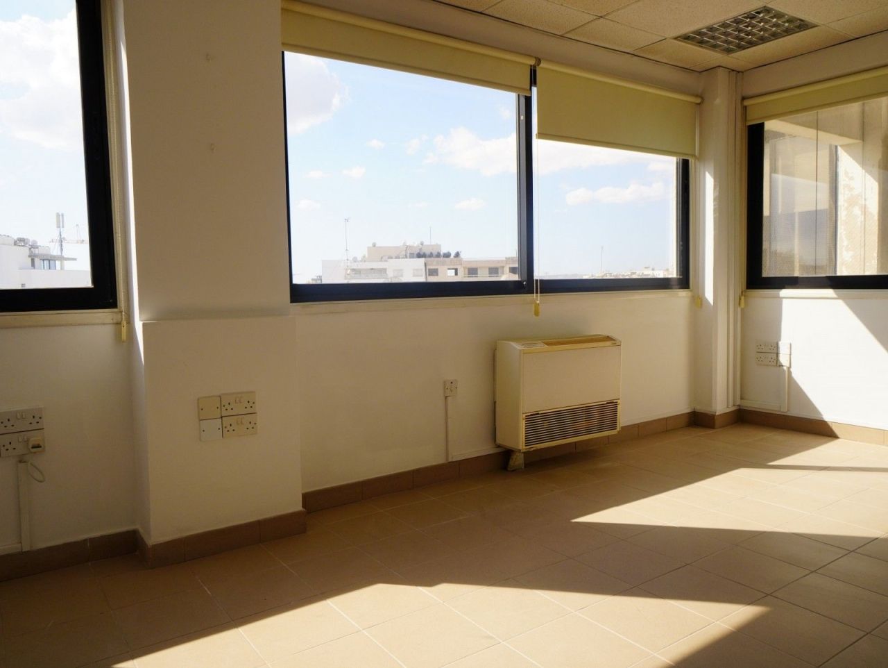 Офис в Ларнаке, Кипр, 92 м² - фото 10