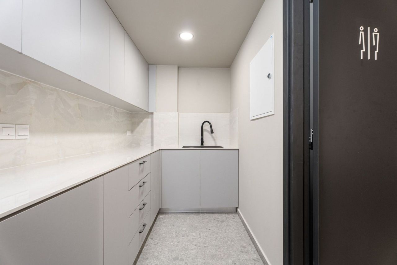 Коммерческая недвижимость в Лимасоле, Кипр, 600 м² - фото 12