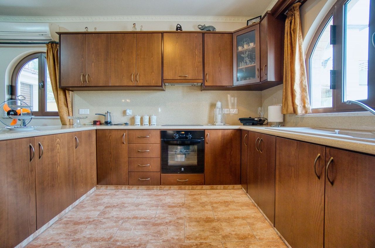 Вилла в Лимасоле, Кипр, 250 м² - фото 12
