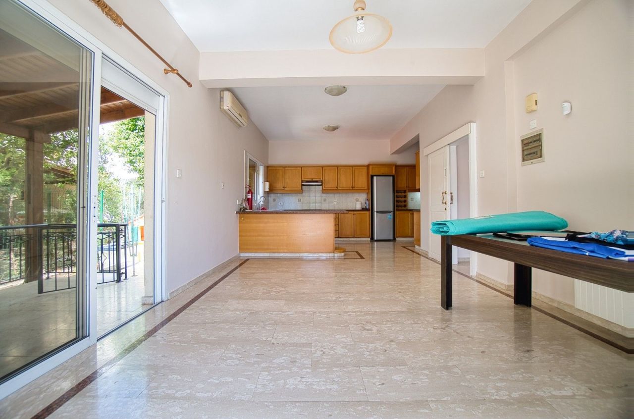 Вилла в Лимасоле, Кипр, 350 м² - фото 13