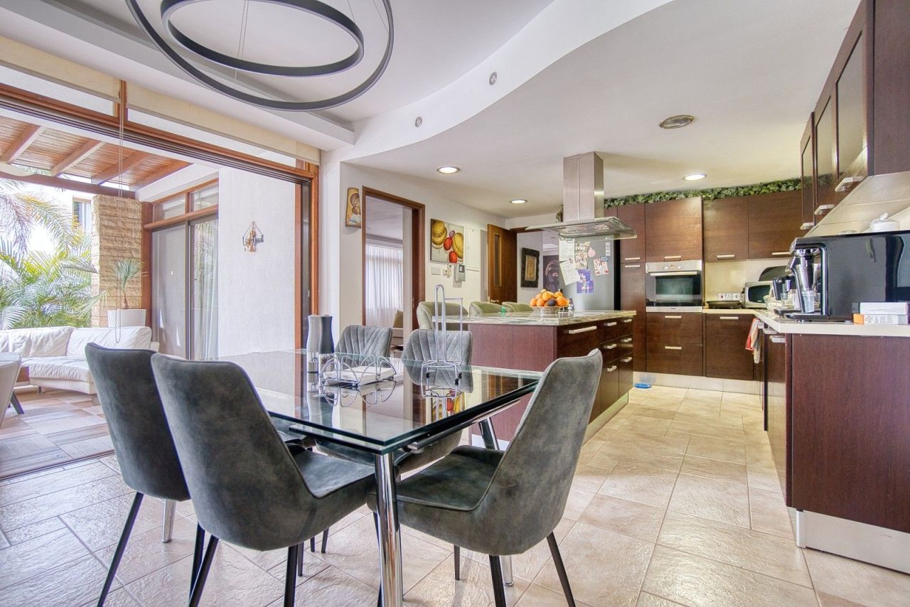 Вилла в Лимасоле, Кипр, 235 м² - фото 15