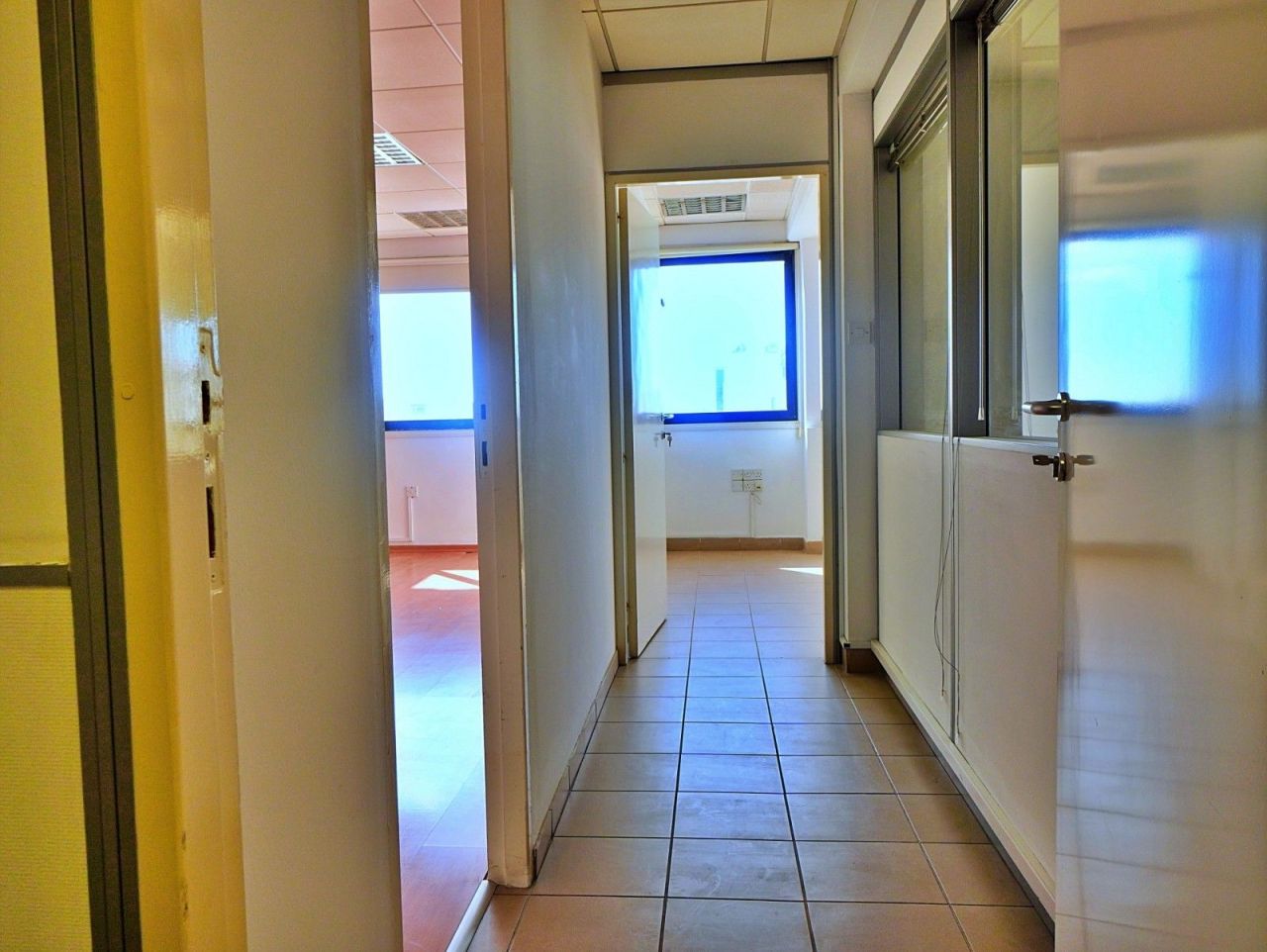 Офис в Ларнаке, Кипр, 92 м² - фото 15