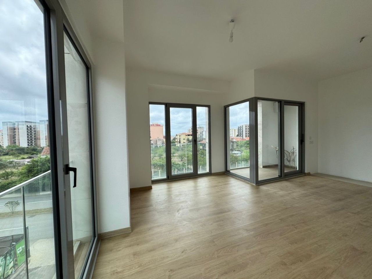 Квартира в Баре, Черногория, 73 м² - фото 1