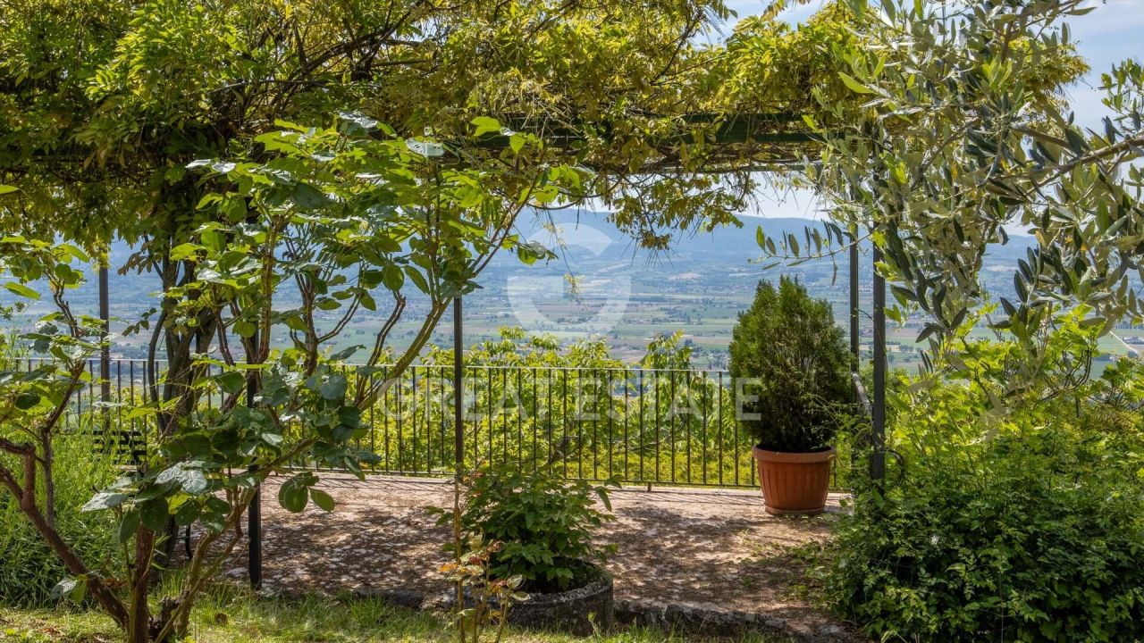 Дом в Кампелло-суль-Клитунно, Италия, 202 м² - фото 17