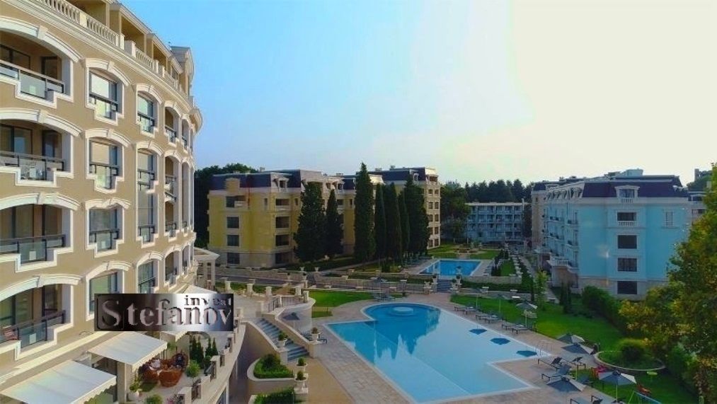 Квартира в Святых Константине и Елене, Болгария, 77 м² - фото 1