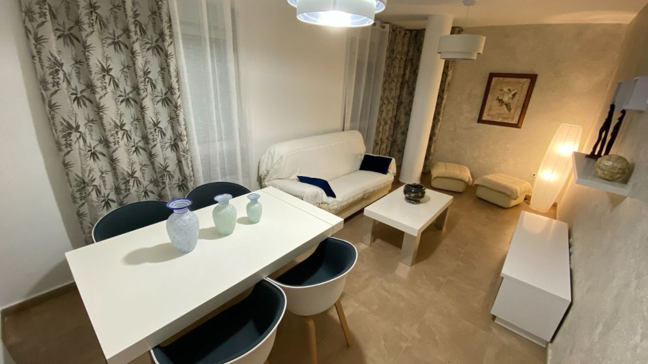 Апартаменты в Рохалесе, Испания, 80 м² - фото 1