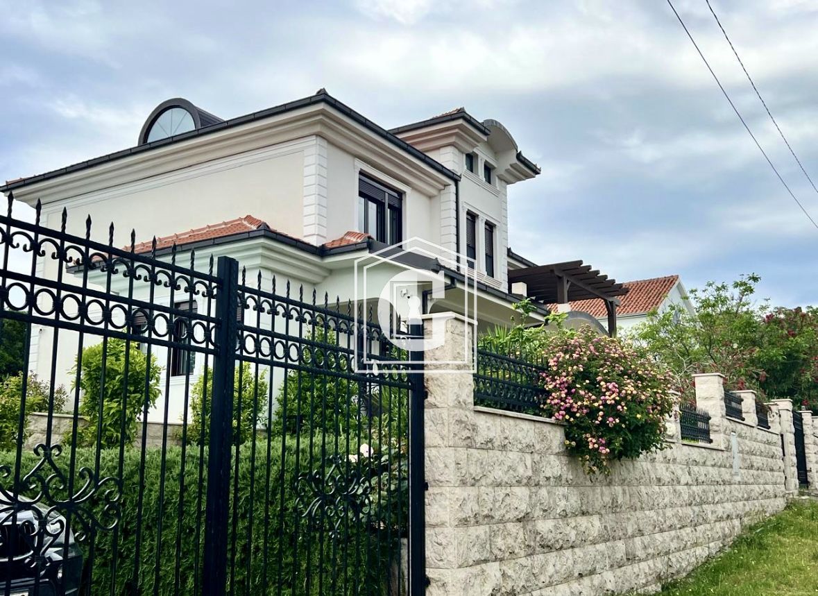 Вилла на полуострове Луштица, Черногория, 211 м² - фото 1