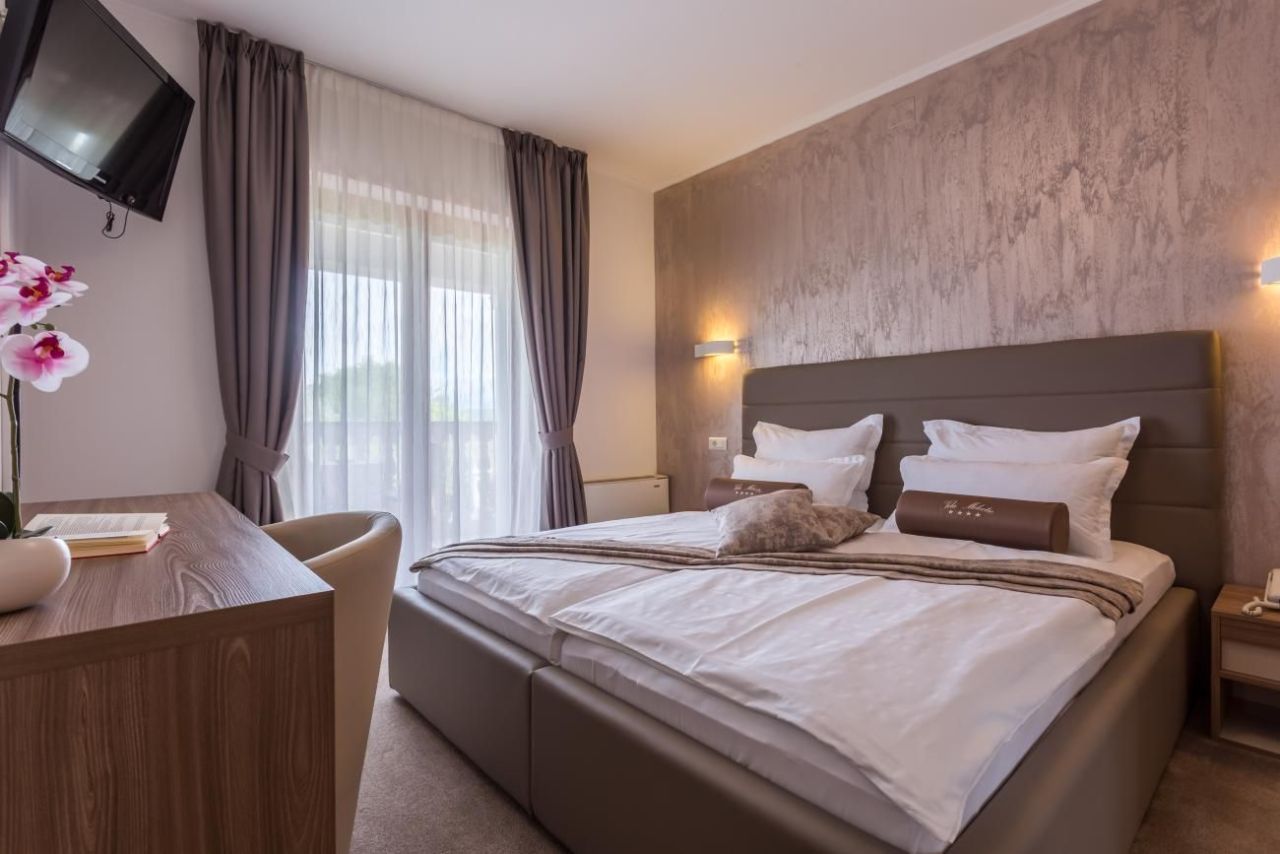 Отель, гостиница Malinska, Хорватия, 1 258 м² - фото 7