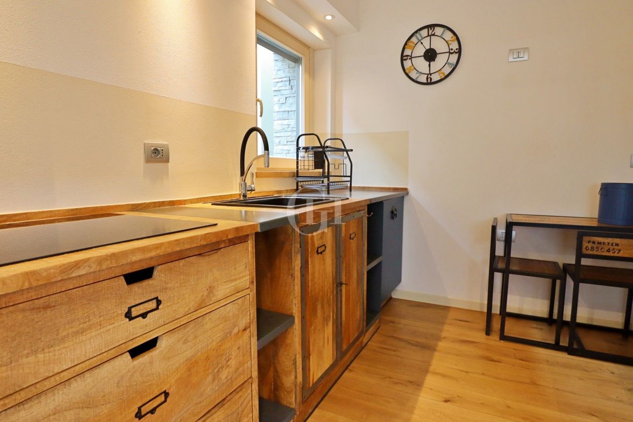 Вилла у озера Комо, Италия, 260 м² - фото 9