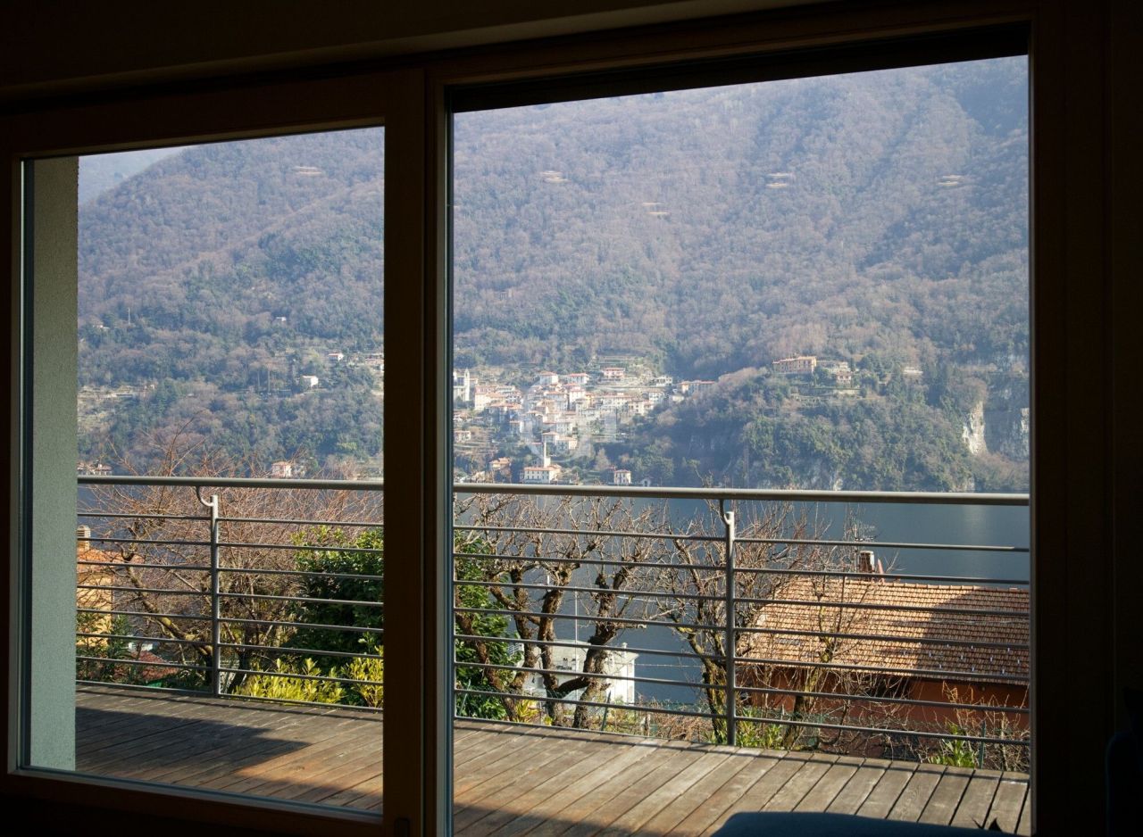 Вилла у озера Комо, Италия, 260 м² - фото 4