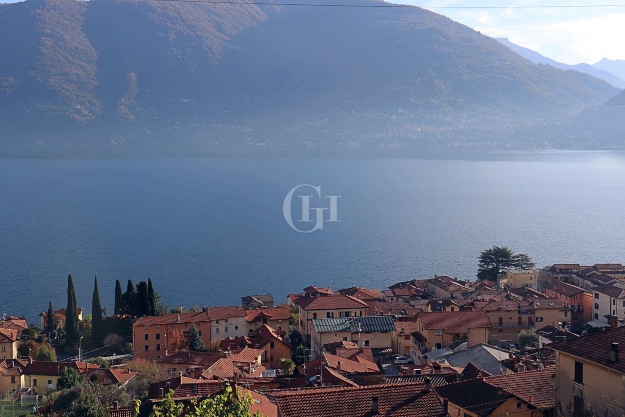 Вилла у озера Комо, Италия, 450 м² - фото 2