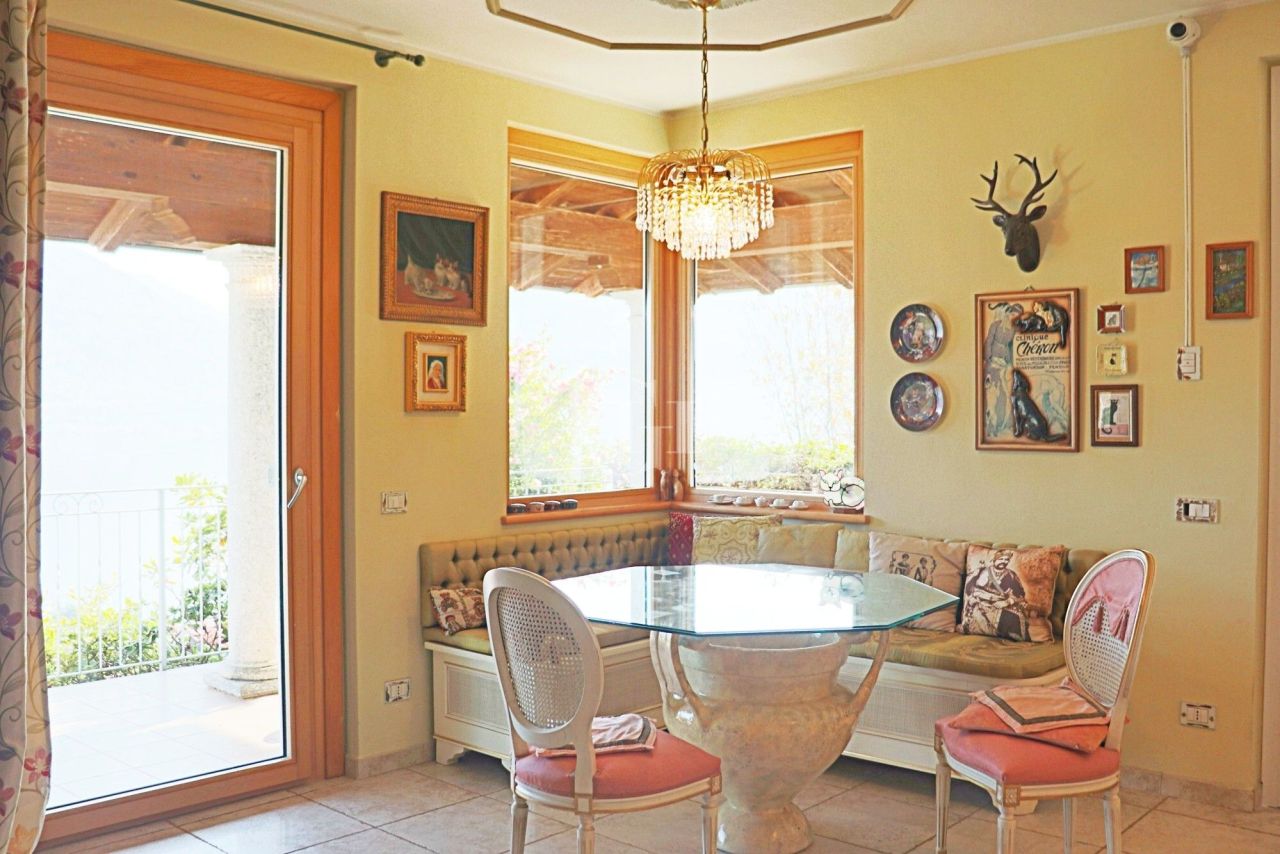 Вилла у озера Комо, Италия, 450 м² - фото 9