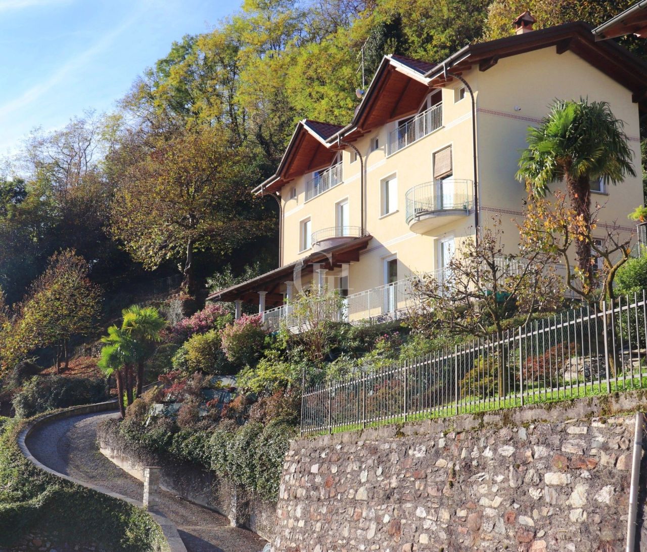 Вилла у озера Комо, Италия, 450 м² - фото 3