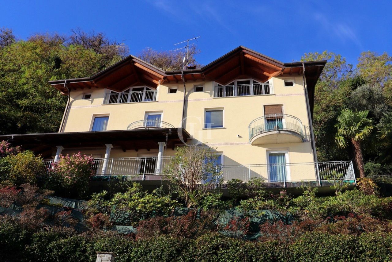 Вилла у озера Комо, Италия, 450 м² - фото 4