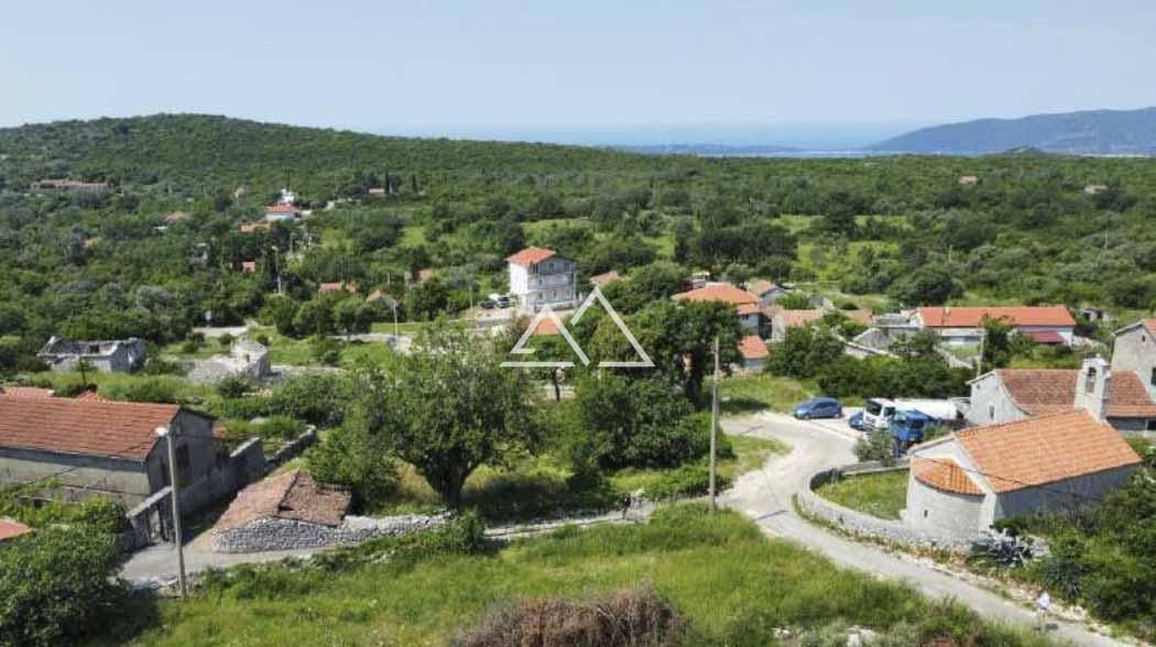 Земля на полуострове Луштица, Черногория, 1 538 сот. - фото 1
