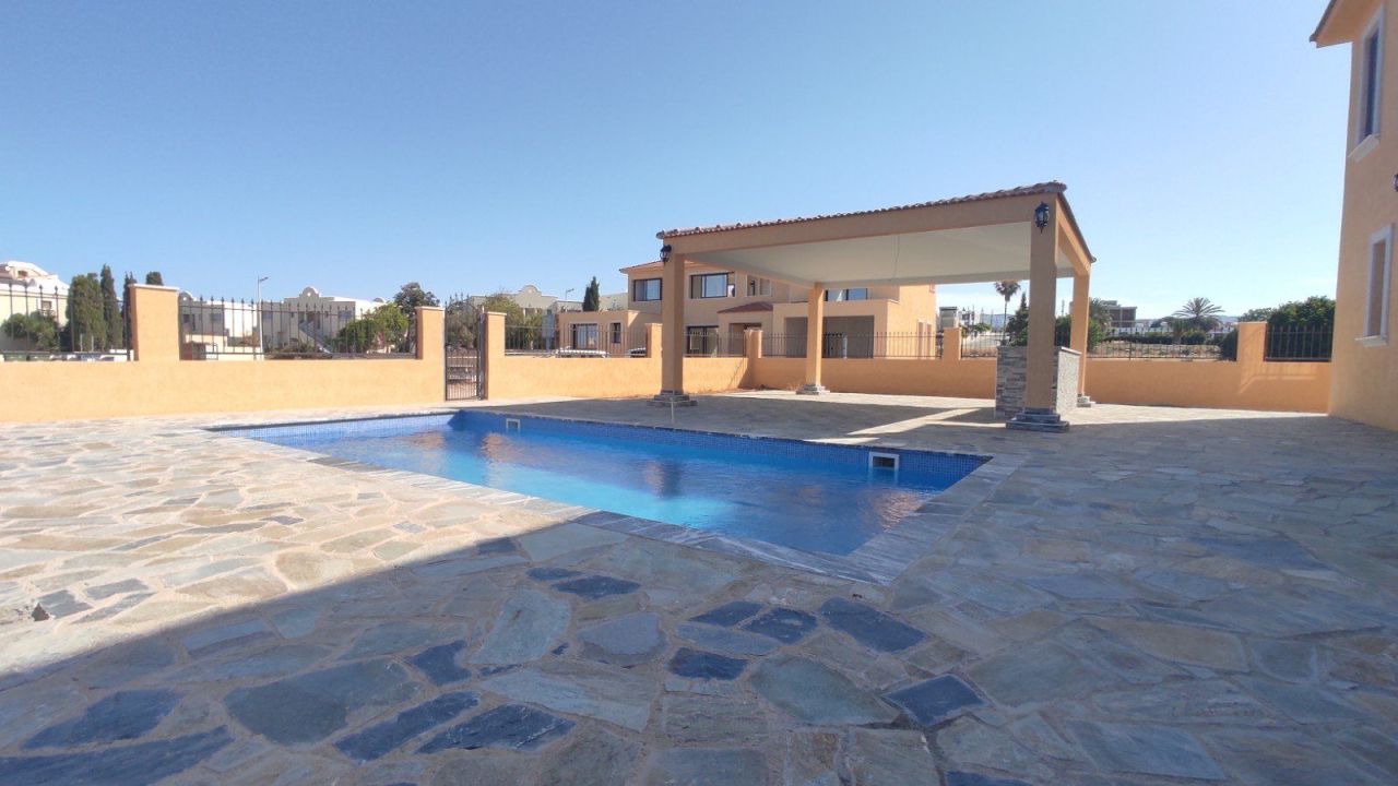 Дом в Хлораке, Кипр, 447 м² - фото 1