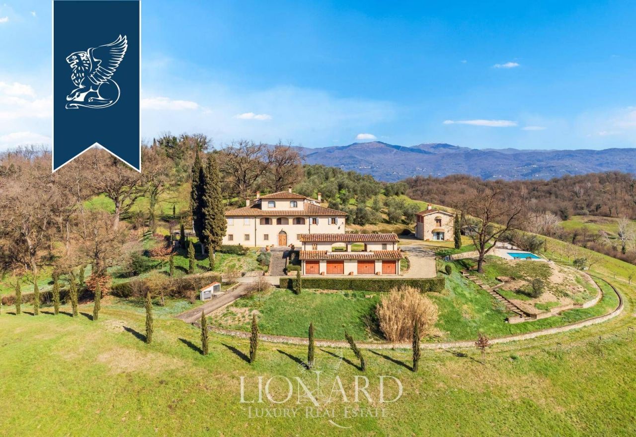 Вилла в Ареццо, Италия, 860 м² - фото 2