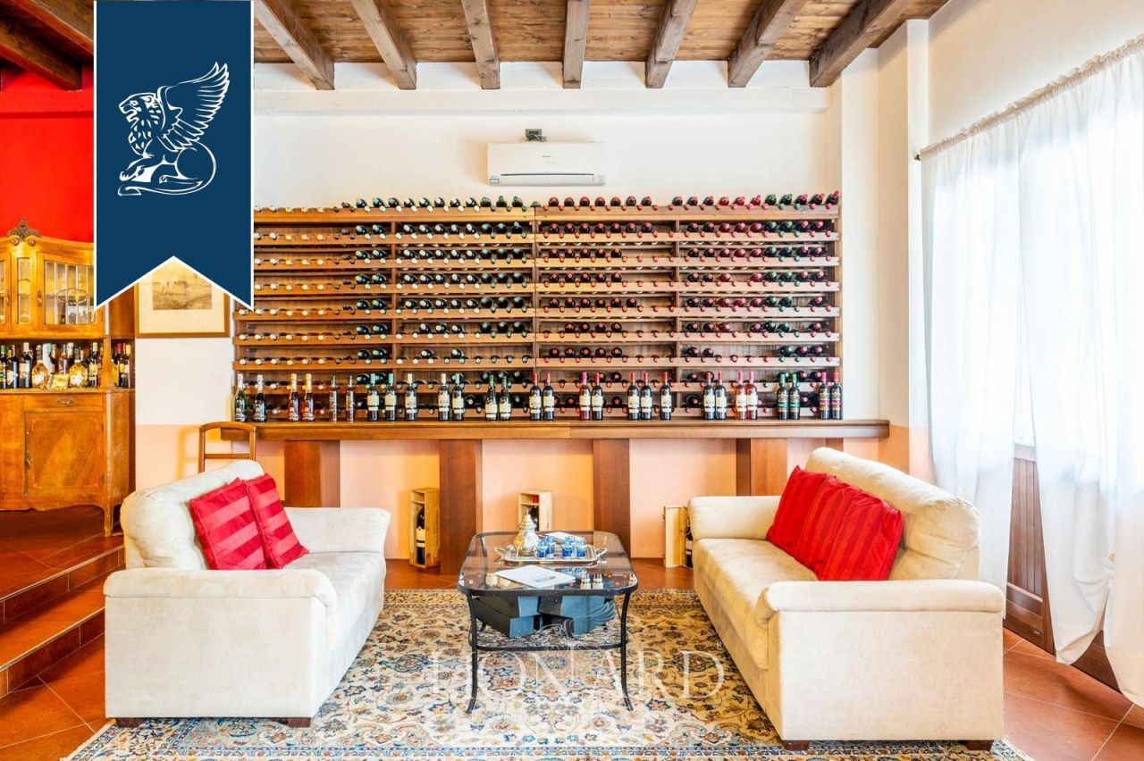 Вилла в Пьяченце, Италия, 3 000 м² - фото 4