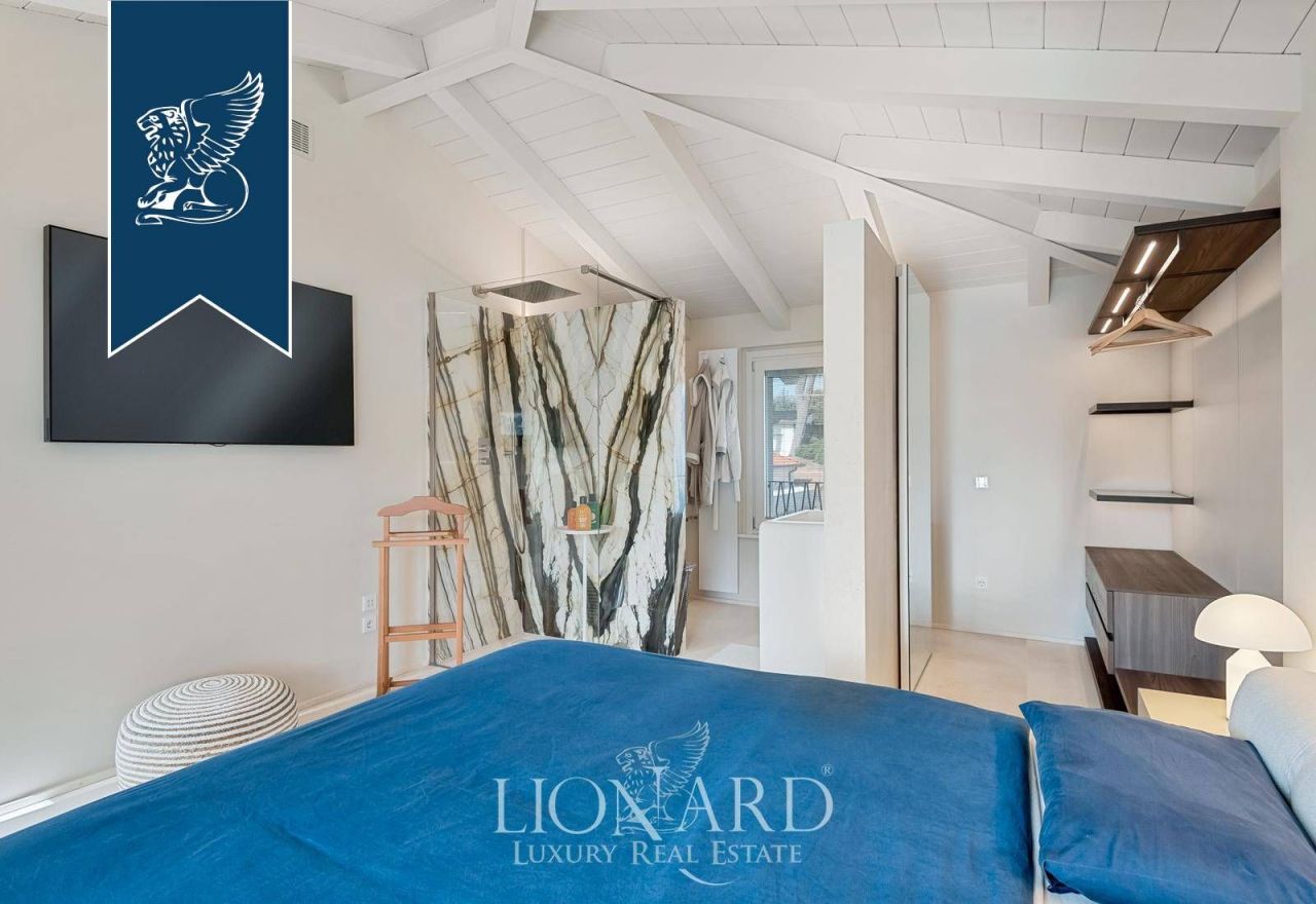 Вилла в Пьетрасанте, Италия, 200 м² - фото 14