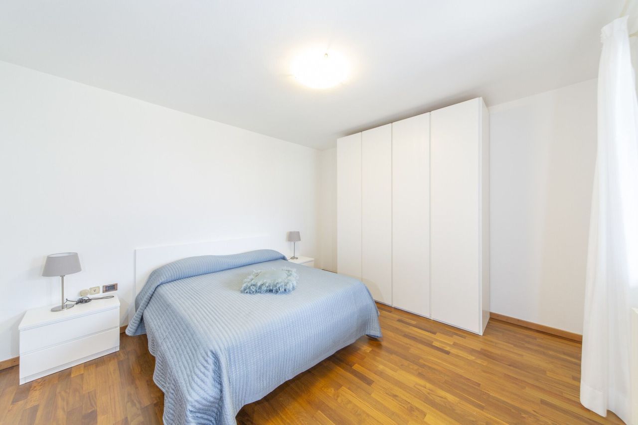 Вилла у озера Комо, Италия, 250 м² - фото 12