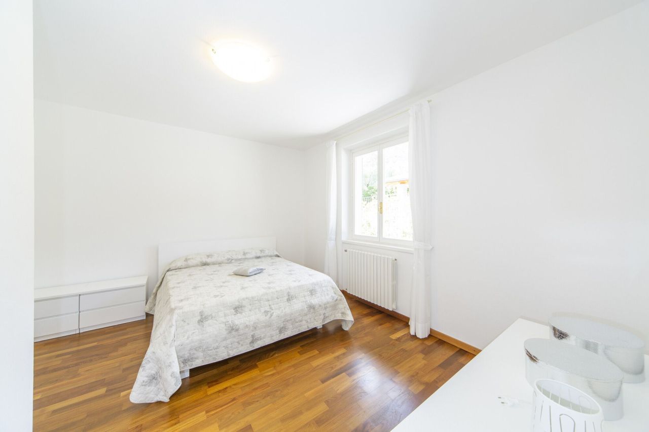 Вилла у озера Комо, Италия, 250 м² - фото 15