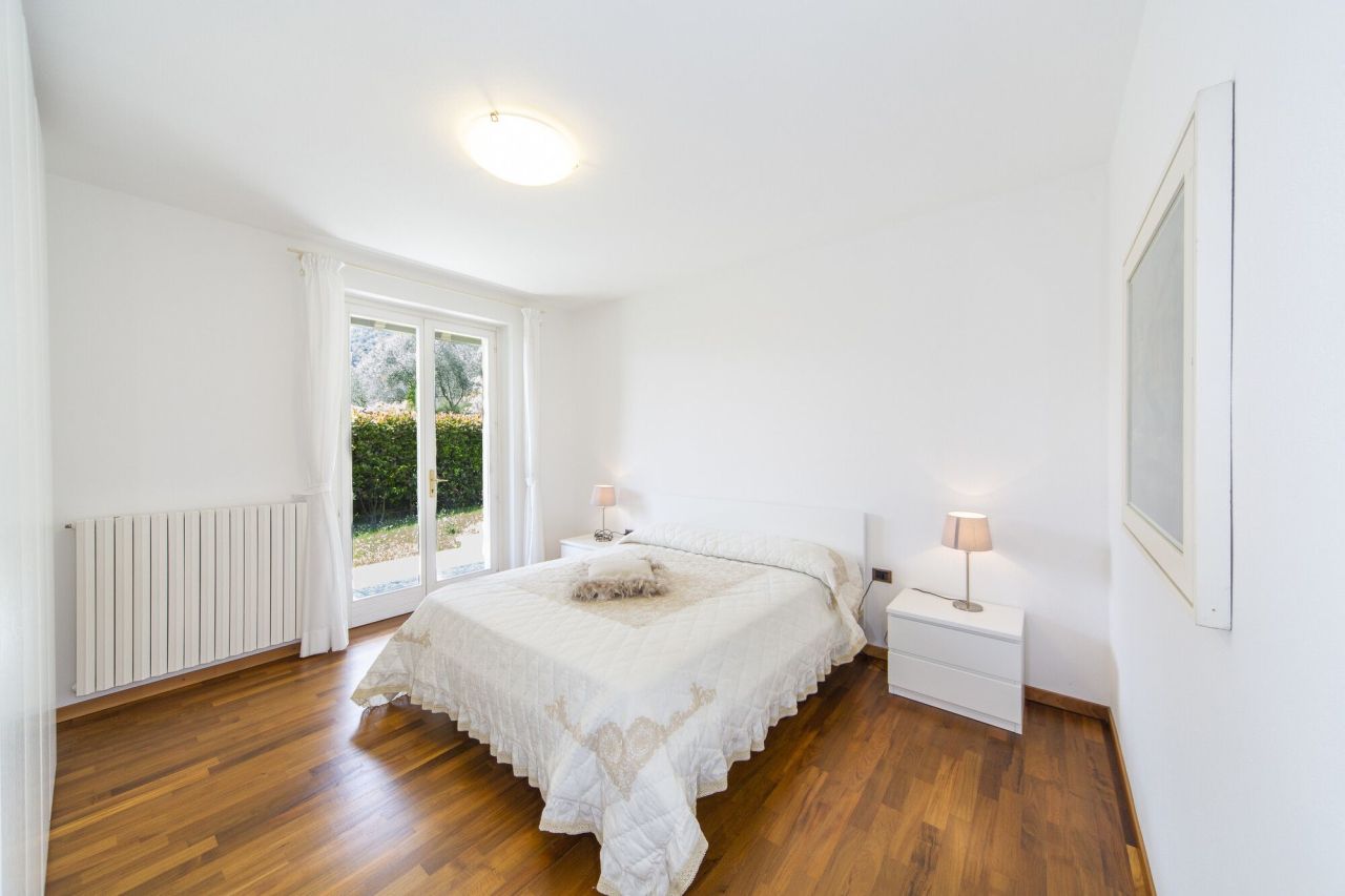 Вилла у озера Комо, Италия, 250 м² - фото 10