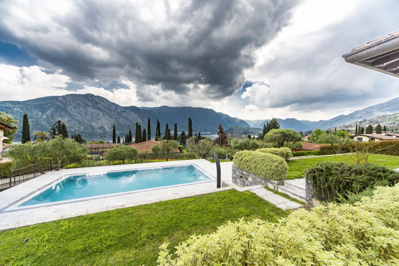 Вилла у озера Комо, Италия, 250 м² - фото 3