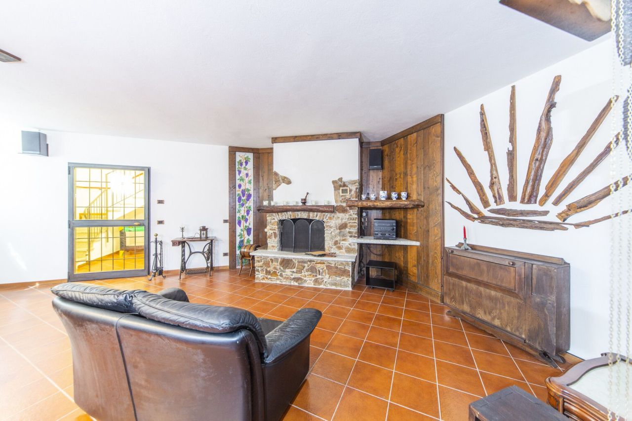 Вилла у озера Комо, Италия, 250 м² - фото 17