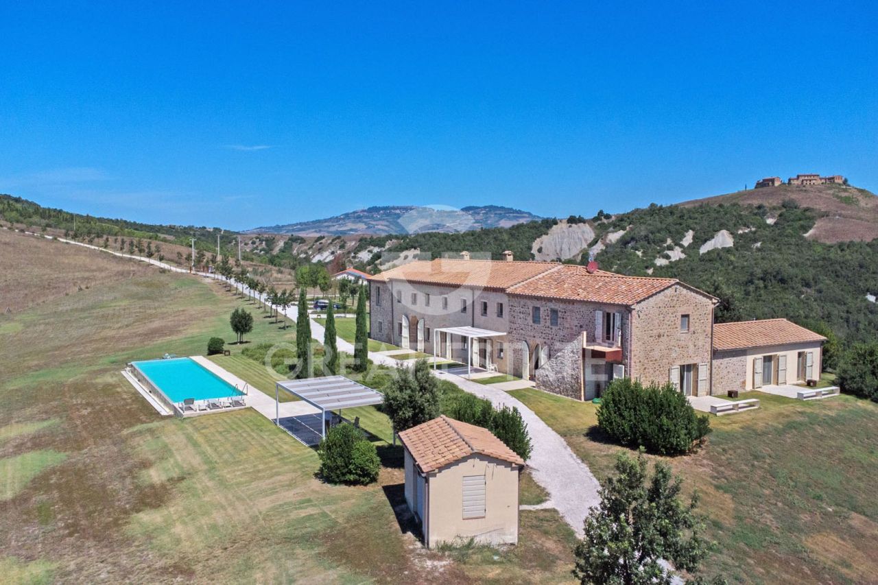 Дом в Вольтерре, Италия, 875 м² - фото 4