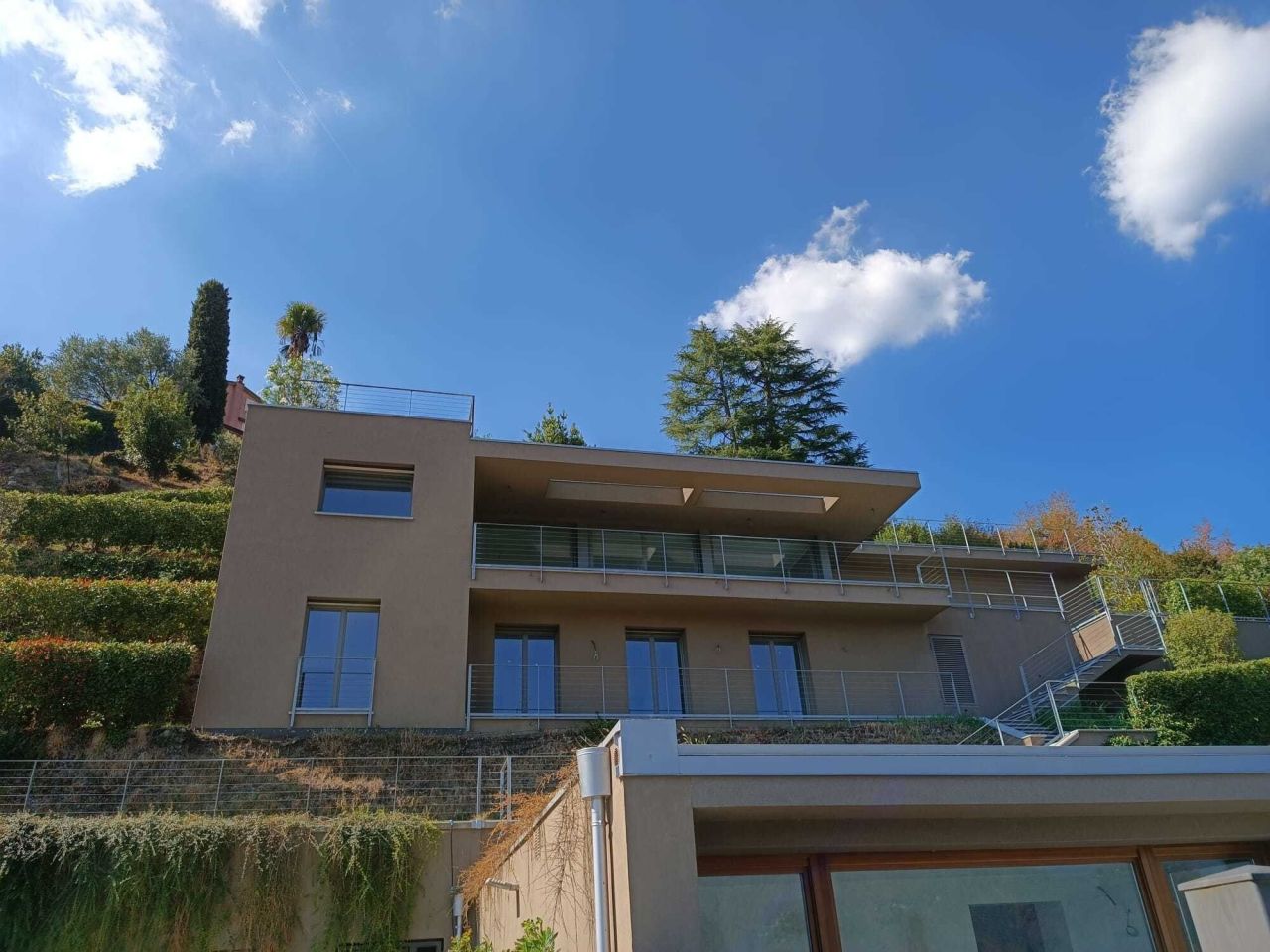 Вилла у озера Комо, Италия, 380 м² - фото 1