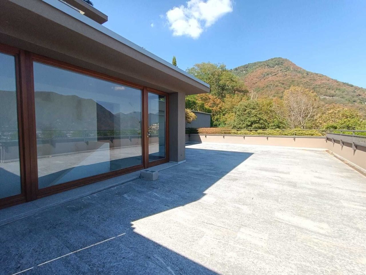 Вилла у озера Комо, Италия, 380 м² - фото 15