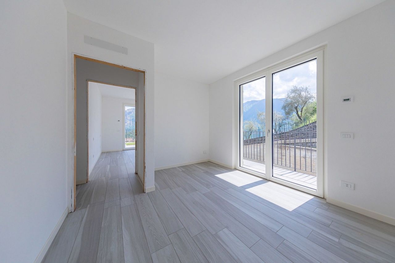 Вилла у озера Комо, Италия, 250 м² - фото 8