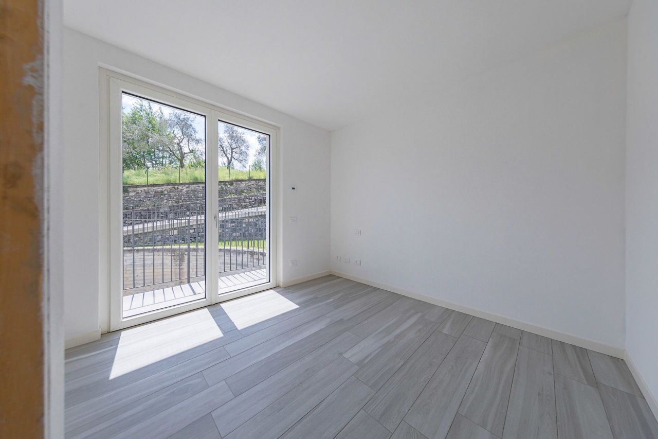 Вилла у озера Комо, Италия, 250 м² - фото 9