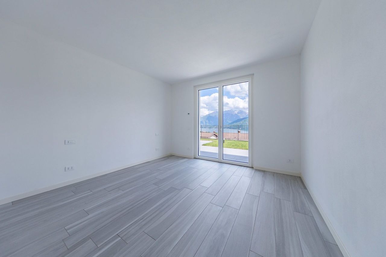 Вилла у озера Комо, Италия, 250 м² - фото 11