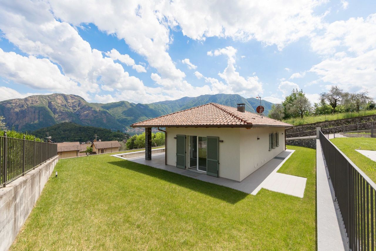 Вилла у озера Комо, Италия, 250 м² - фото 15