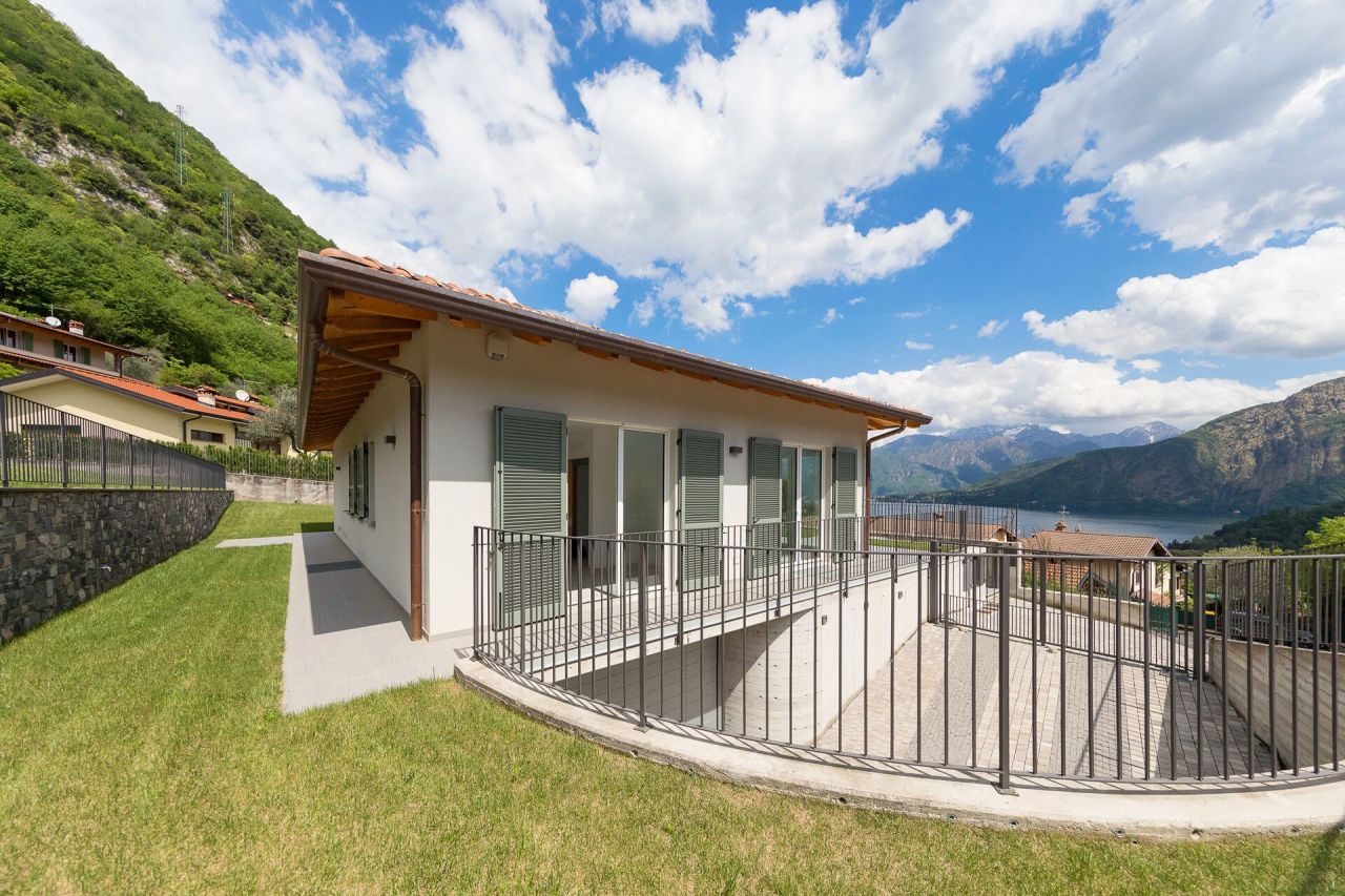 Вилла у озера Комо, Италия, 250 м² - фото 18