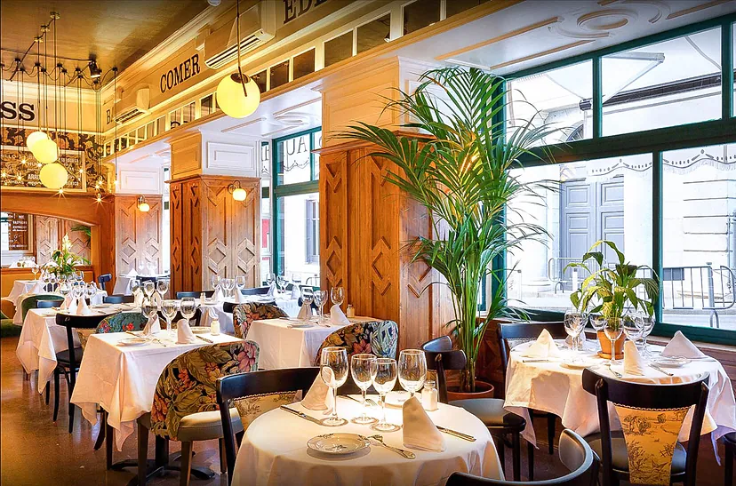 Коммерческая недвижимость в Барселоне, Испания, 423 м² - фото 2