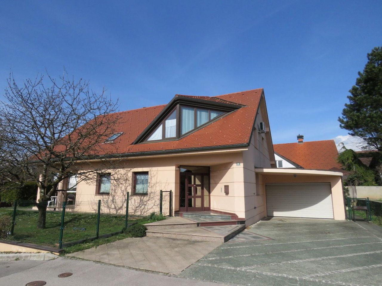 Дом в Любляне, Словения, 485 м² - фото 1
