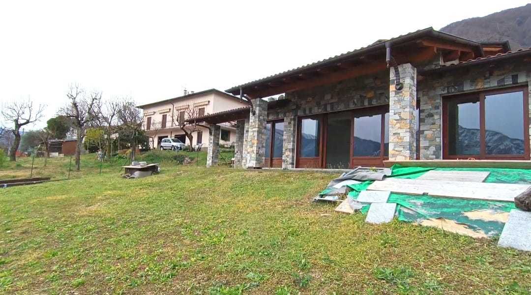 Вилла у озера Комо, Италия, 360 м² - фото 4