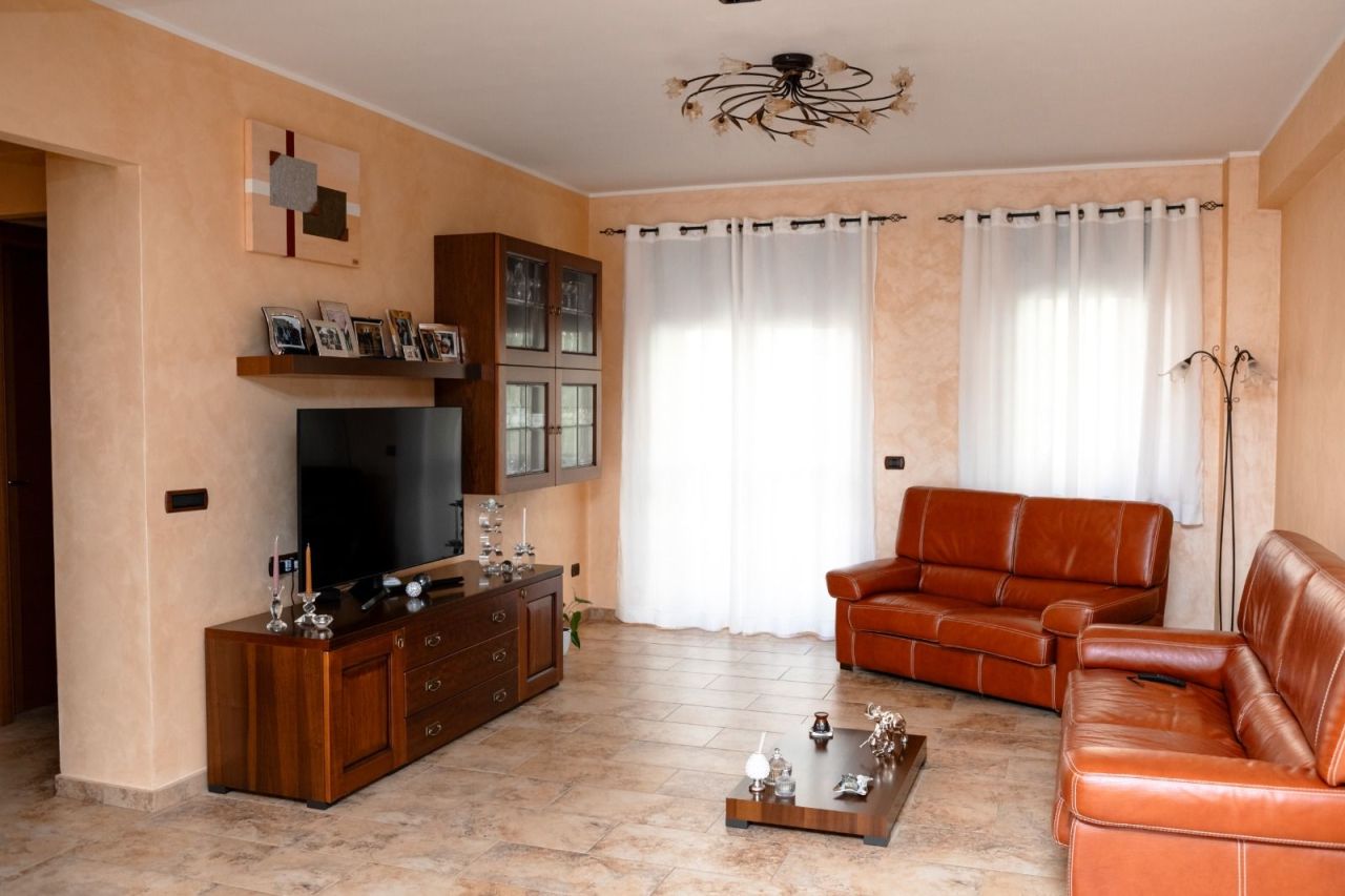 Квартира в Орсомарсо, Италия, 230 м² - фото 1