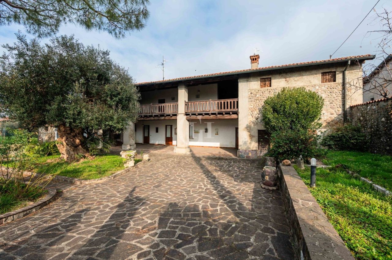 Поместье у озера Изео, Италия, 400 м² - фото 2