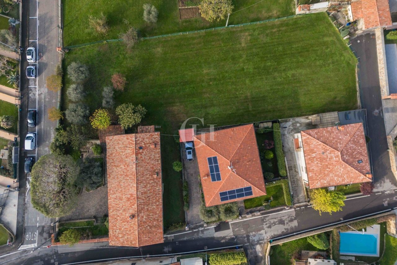 Поместье у озера Изео, Италия, 400 м² - фото 10