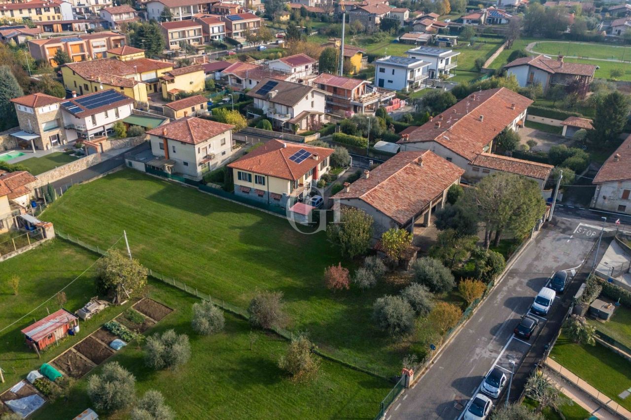 Поместье у озера Изео, Италия, 400 м² - фото 9