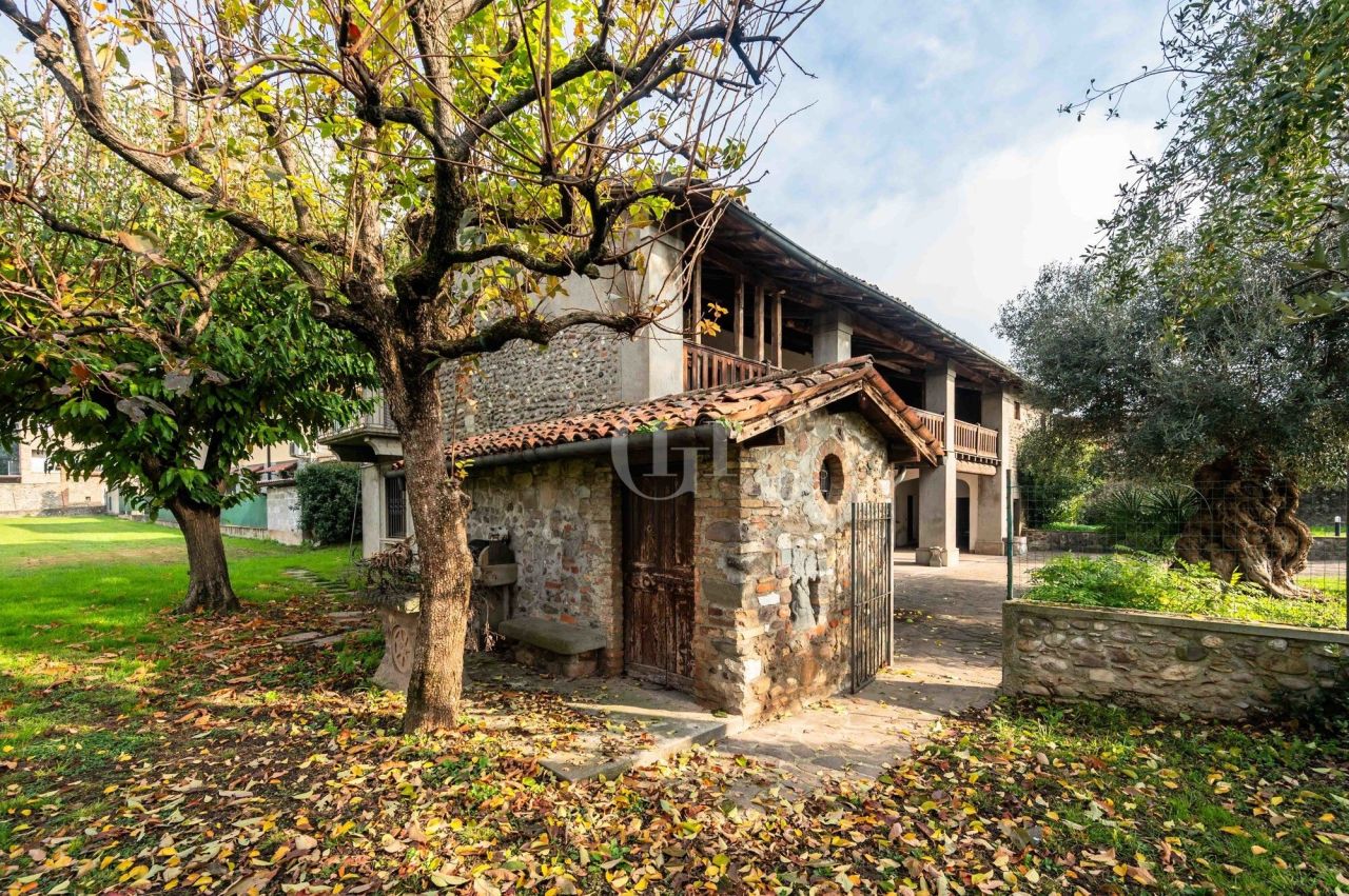 Поместье у озера Изео, Италия, 400 м² - фото 6