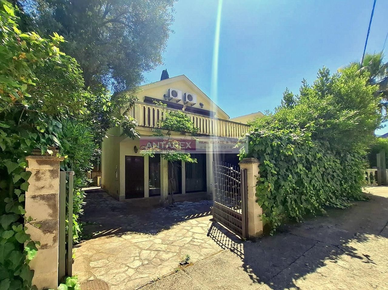 Вилла в Крашичах, Черногория, 100 м² - фото 1