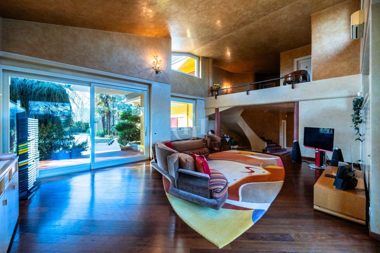 Вилла у озера Изео, Италия, 435 м² - фото 5