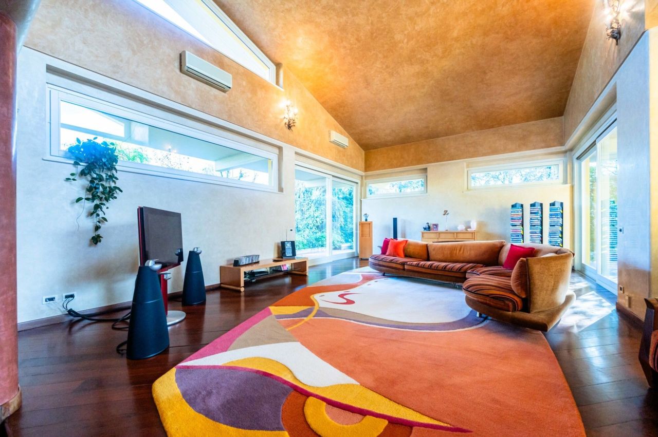 Вилла у озера Изео, Италия, 435 м² - фото 4