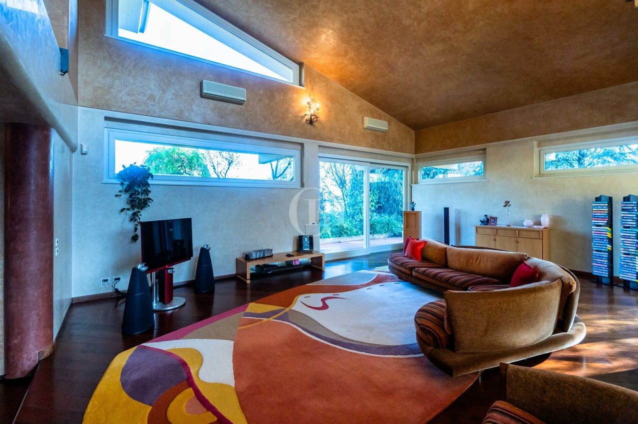 Вилла у озера Изео, Италия, 435 м² - фото 6