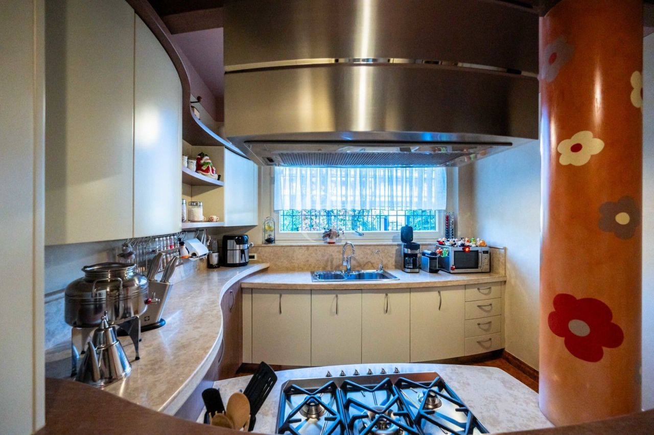 Вилла у озера Изео, Италия, 435 м² - фото 7