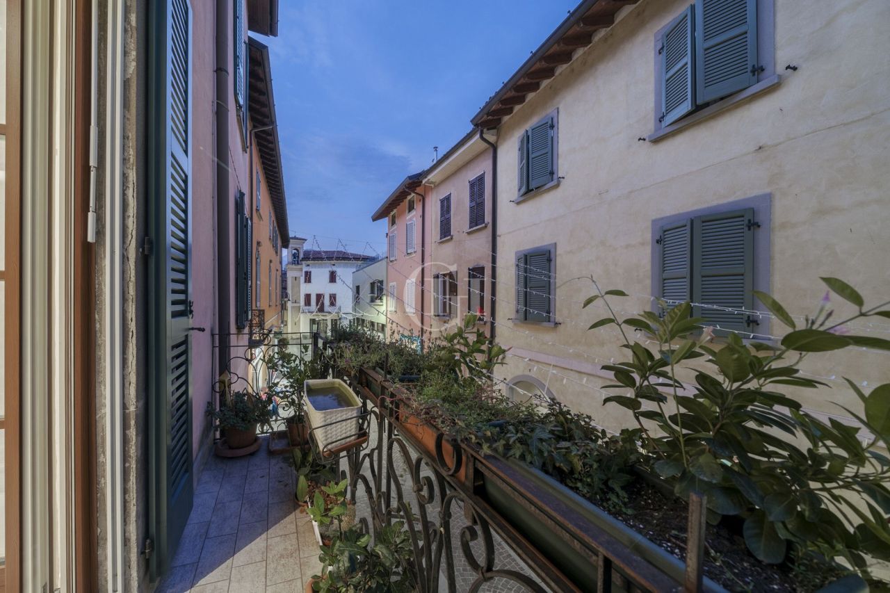Апартаменты у озера Изео, Италия, 90 м² - фото 1